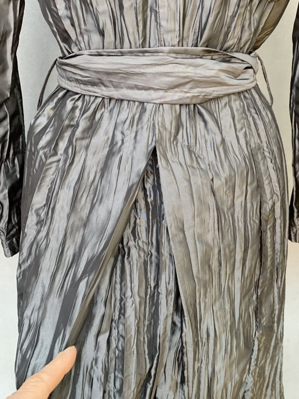 Bianca Nygard Petite | Silver Crinkle Trench Coat | Dramatic Collar | Size 6 - Picture 7 of 11
